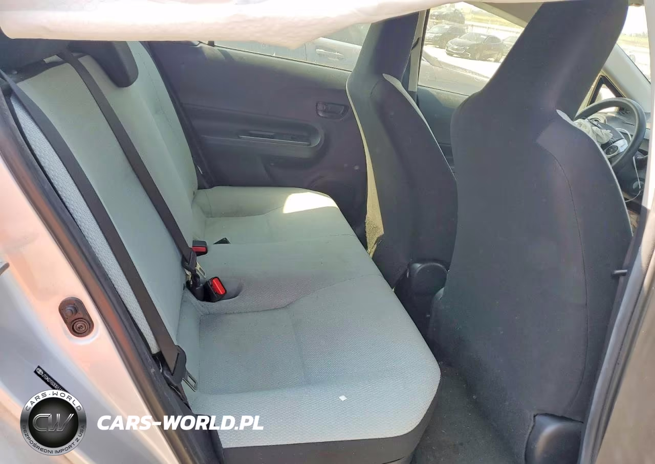 2016 Toyota Prius C One VIN:JTDKDTB30G1119466 - 10