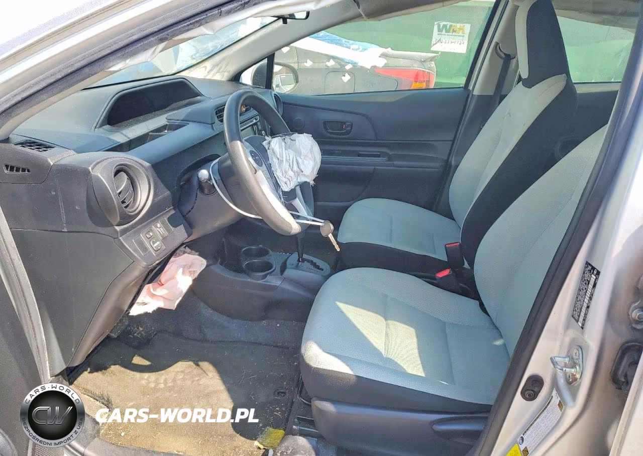 2016 Toyota Prius C One VIN:JTDKDTB30G1119466 - 7