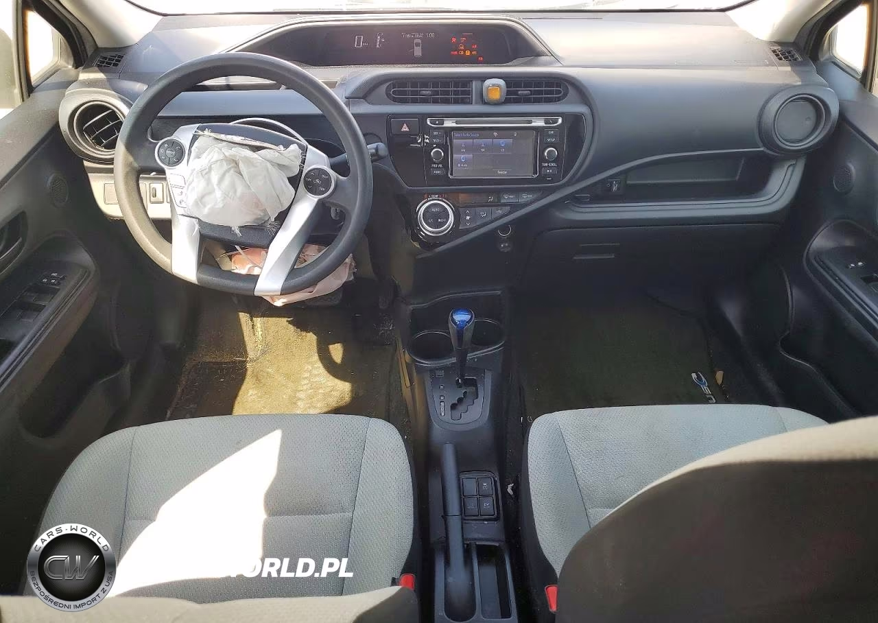2016 Toyota Prius C One VIN:JTDKDTB30G1119466 - 8