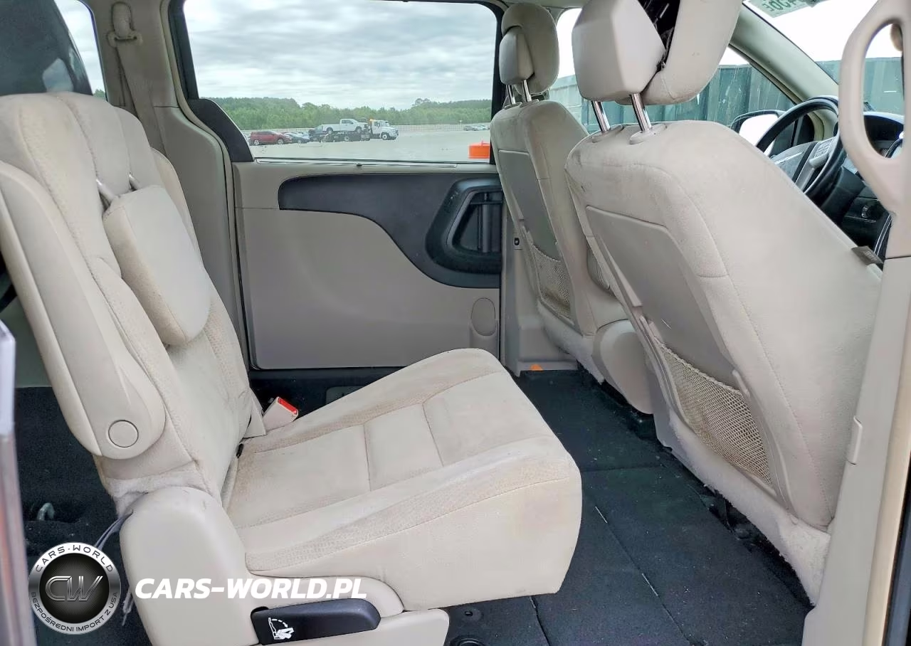 2015 Chrysler Town & Country Touring VIN:2C4RC1BG1FR513545 - 11