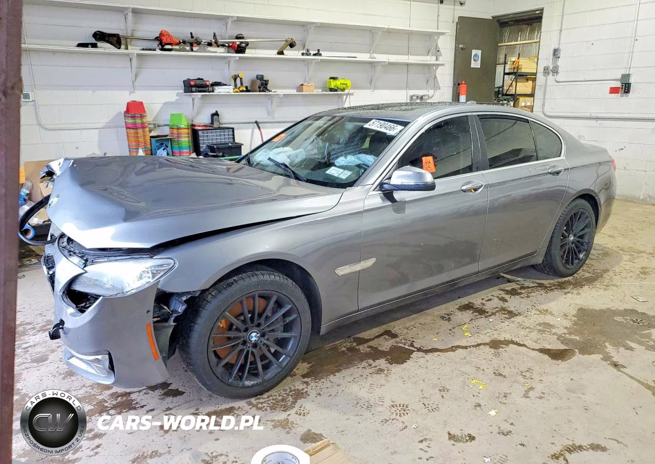 2013 BMW 750 Xi