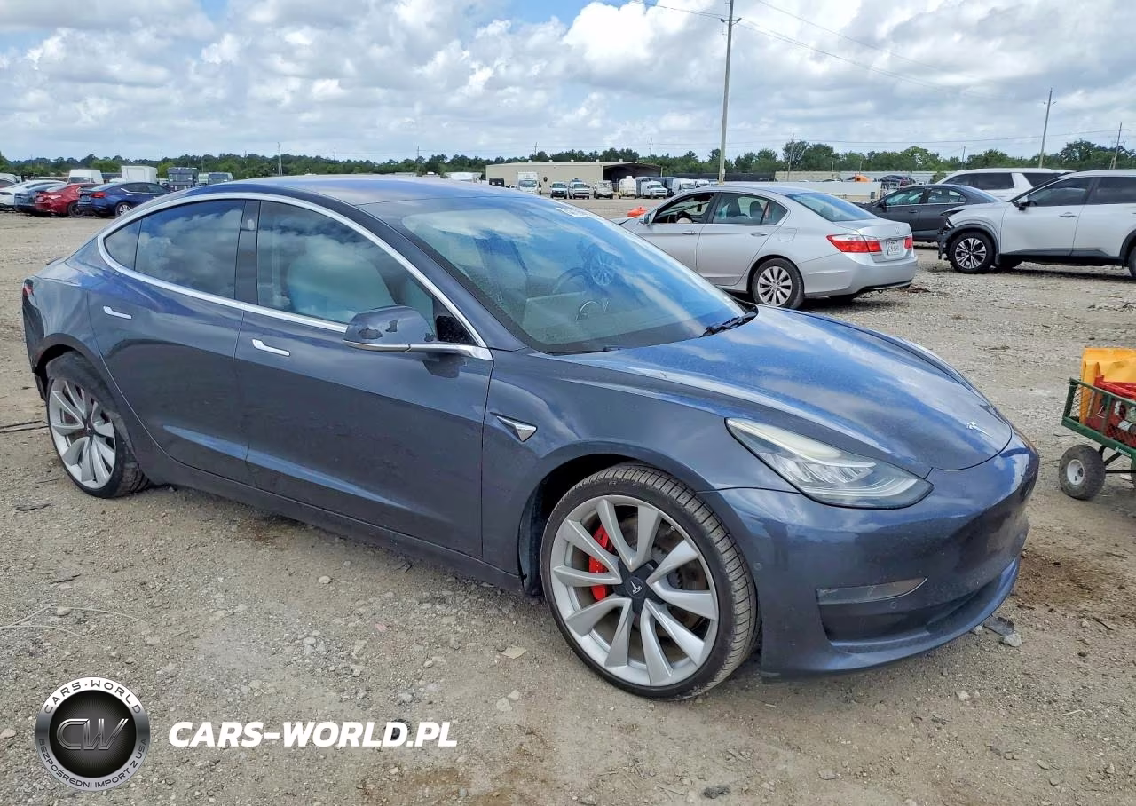 2018 Tesla Model 3 VIN:5YJ3E1EB7JF055143 - 4