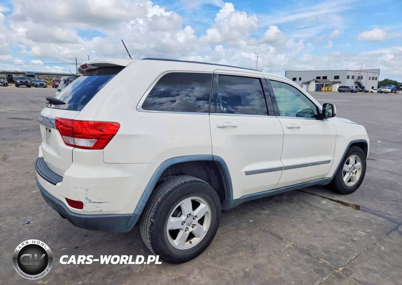 2012 Jeep Grand Cherokee Laredo VIN:1C4RJEAG8CC258430 - 3