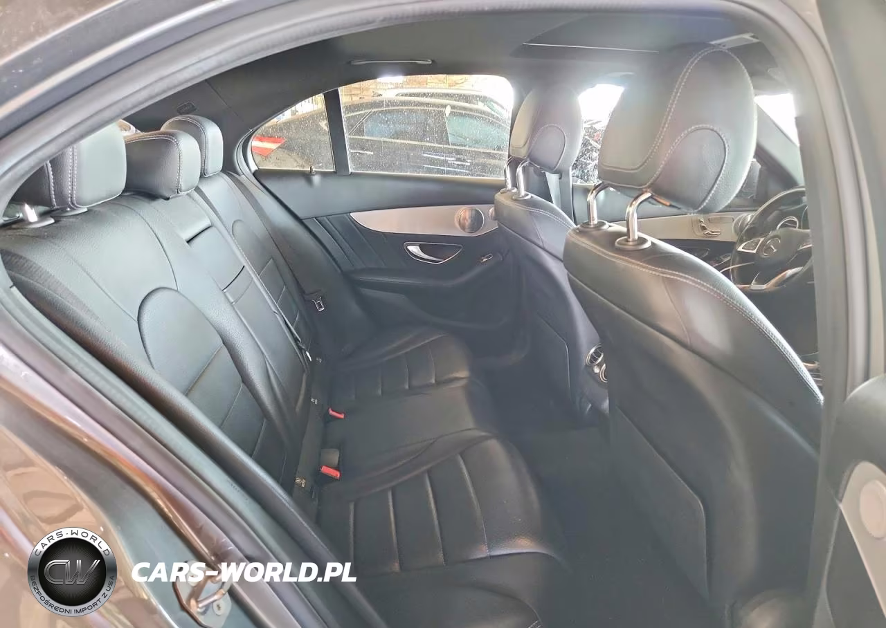 2018 Mercedes-Benz C 300 VIN:55SWF4JBXJU270984 - 10