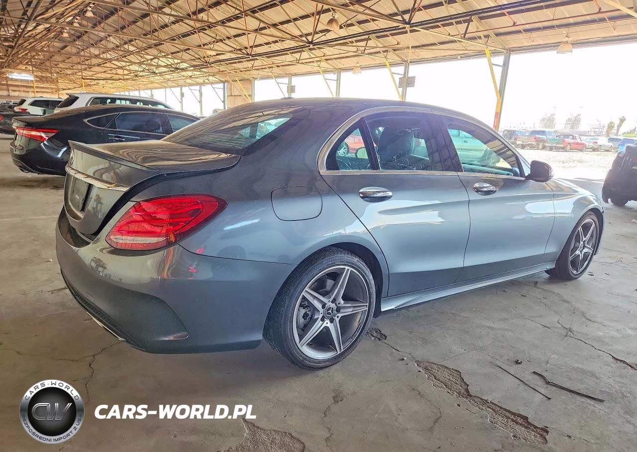 2018 Mercedes-Benz C 300 VIN:55SWF4JBXJU270984 - 3