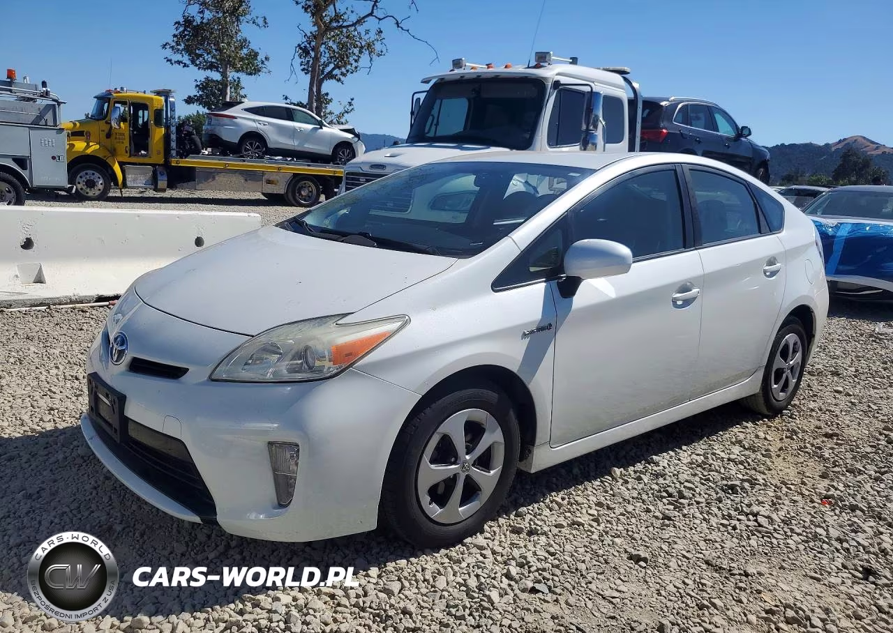 2014 Toyota Prius Three – zdjęcie 1 z 13
