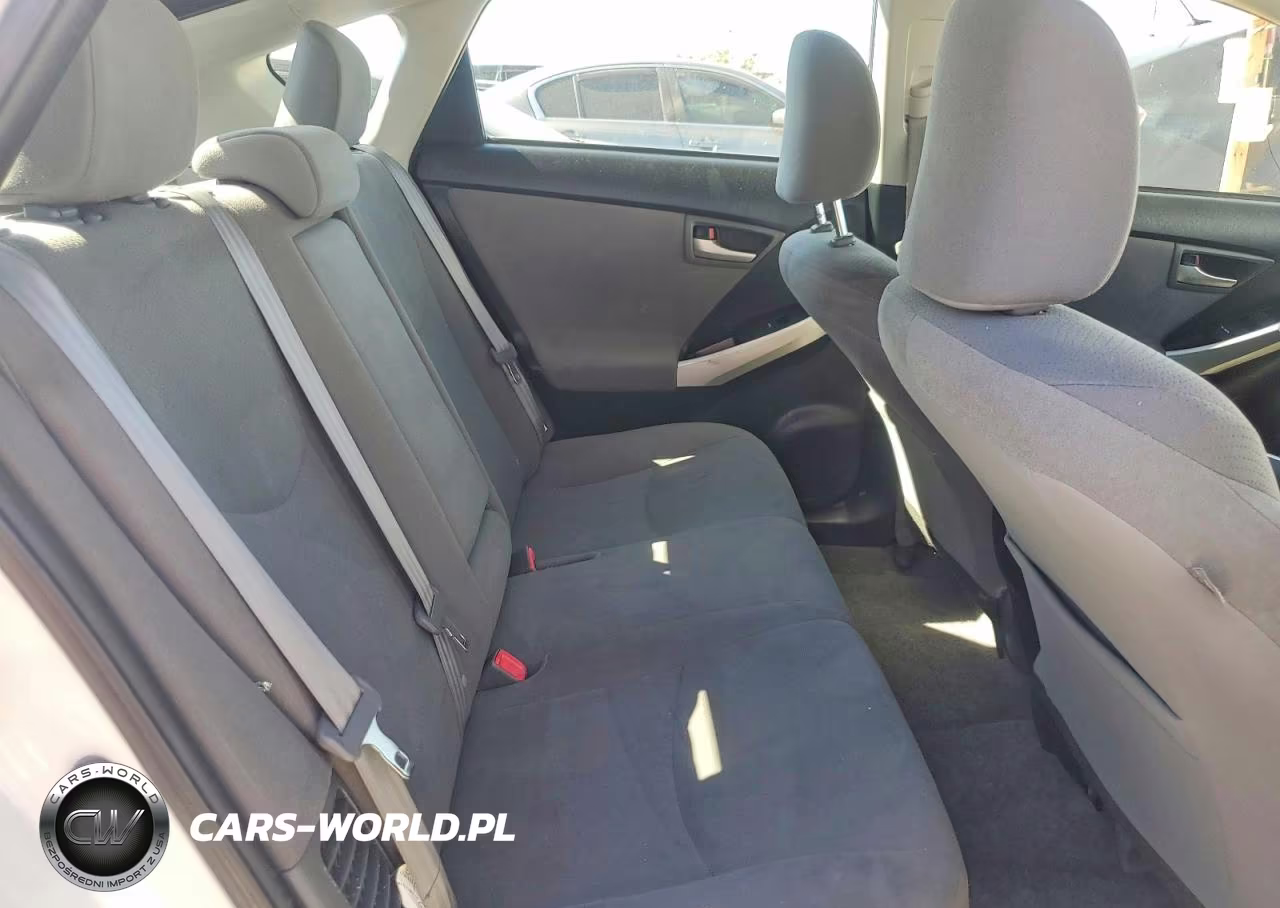 2014 Toyota Prius Three VIN:JTDKN3DU7E1742261 - 10