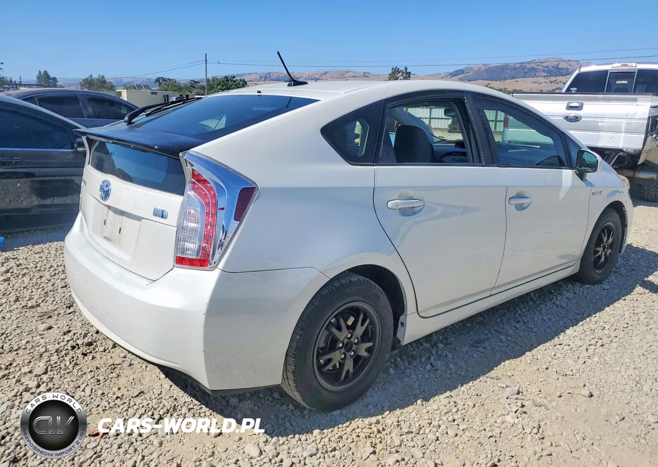 2014 Toyota Prius Three VIN:JTDKN3DU7E1742261 - 3