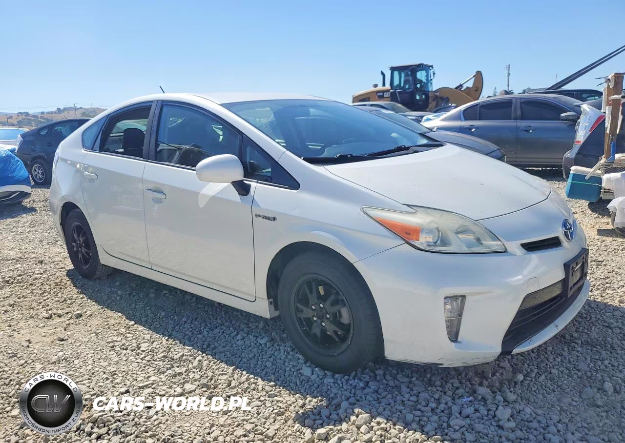 2014 Toyota Prius Three VIN:JTDKN3DU7E1742261 - 4