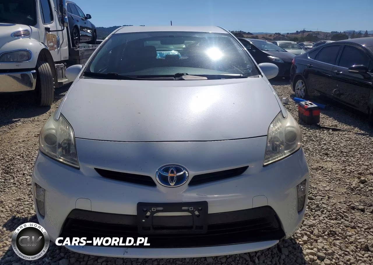 2014 Toyota Prius Three VIN:JTDKN3DU7E1742261 - 5