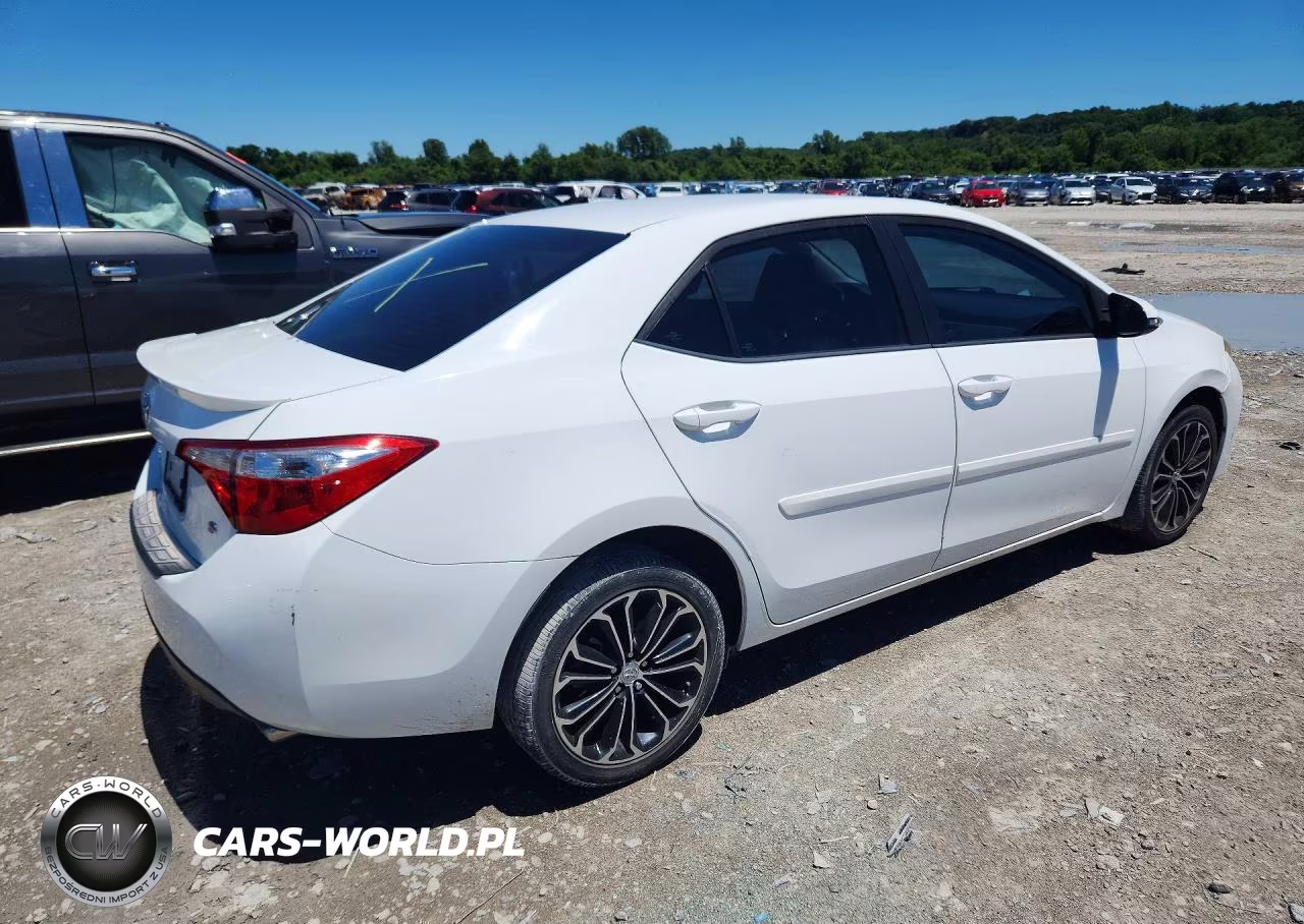 2015 Toyota Corolla S Plus VIN:5YFBURHE2FP207702 - 3