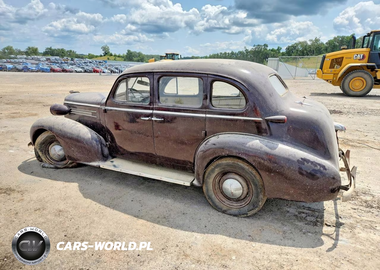 1938 Oldsmobile 88 VIN:24565WIS - 2