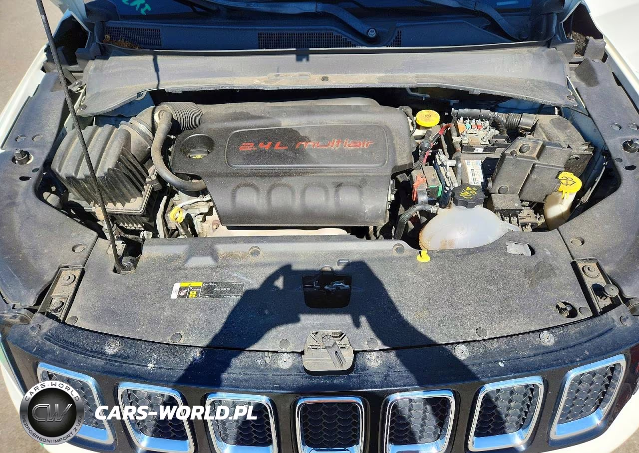 2018 Jeep Compass Latitude VIN:3C4NJDBB5JT178421 - 12