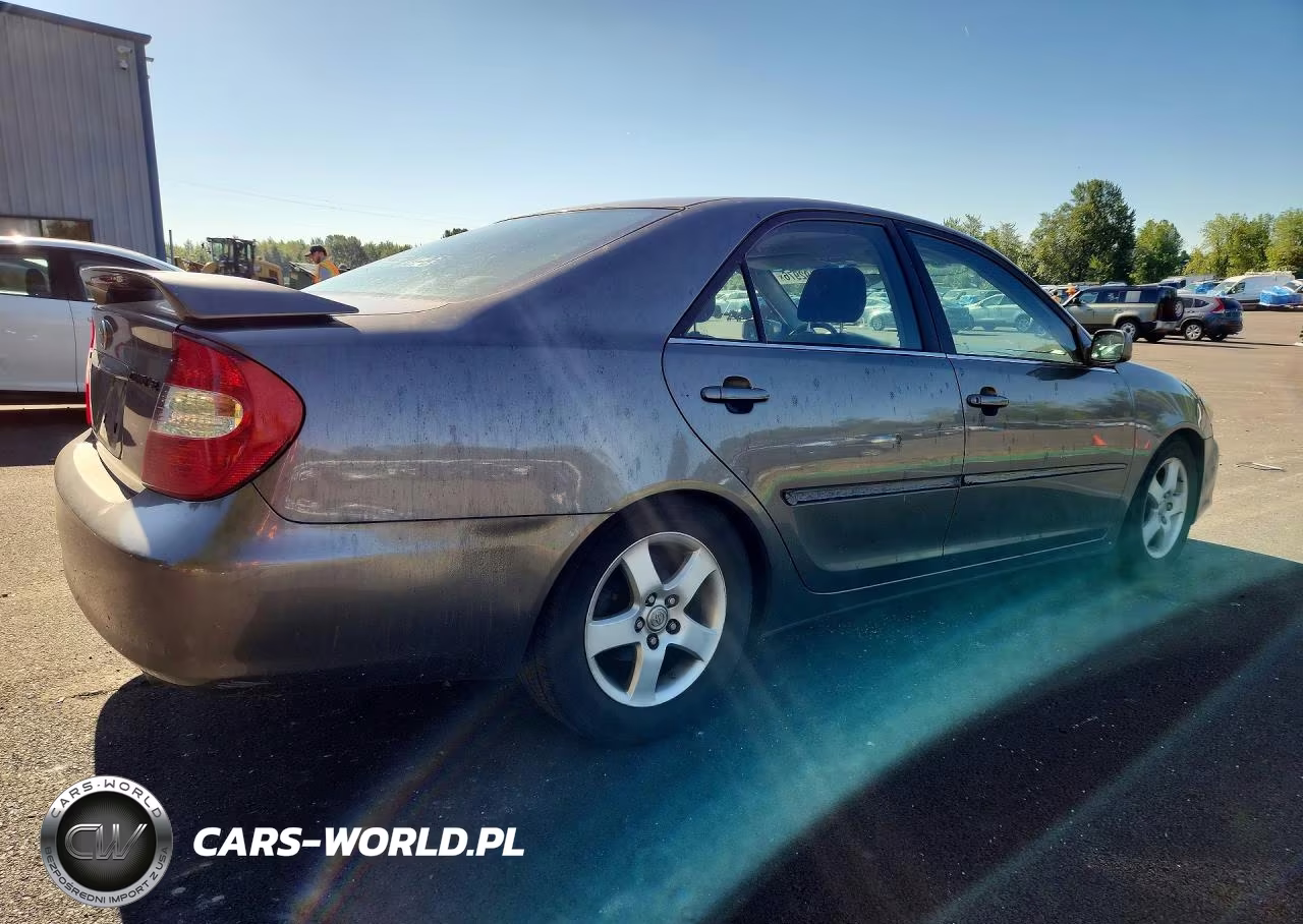 2002 Toyota Camry Se VIN:JTDBE32K420028428 - 3