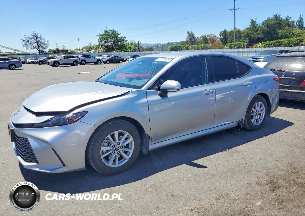 2025 Toyota Camry Le – zdjęcie 1 z 12