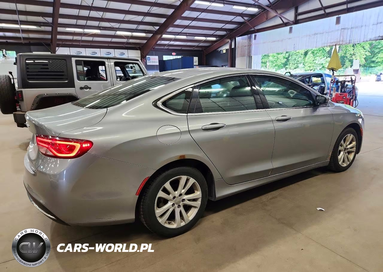 2015 Chrysler 200 Limited VIN:1C3CCCAB5FN640730 - 3