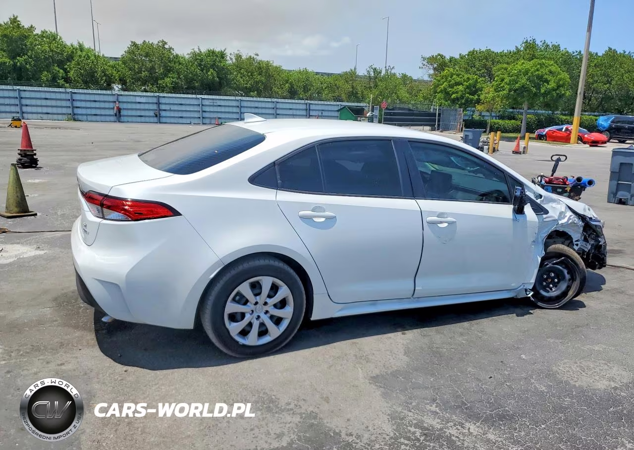 2026 Toyota Corolla Hybrid Le VIN:JTDBCMFE8T3129827 - 3