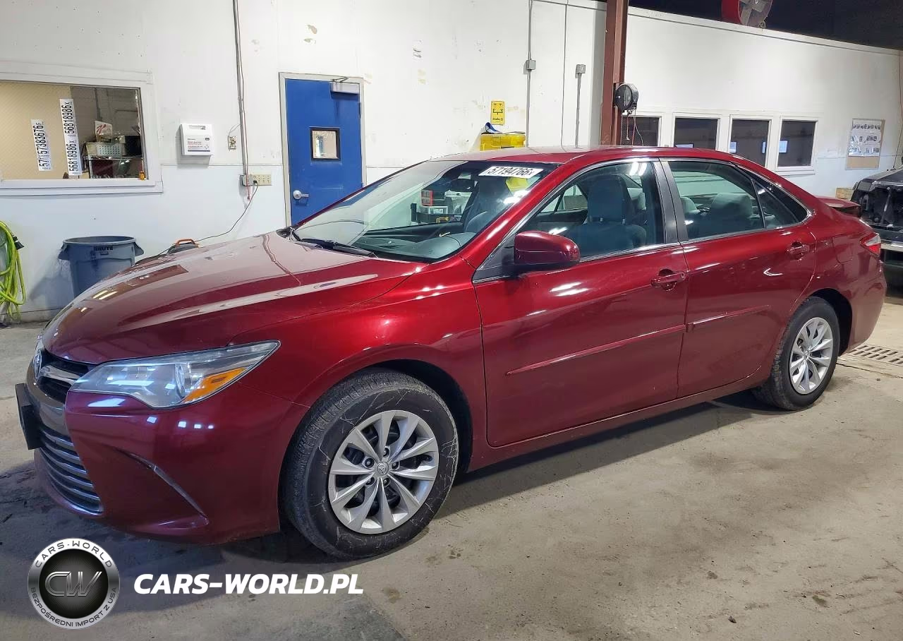 2015 Toyota Camry Le – zdjęcie 1 z 12