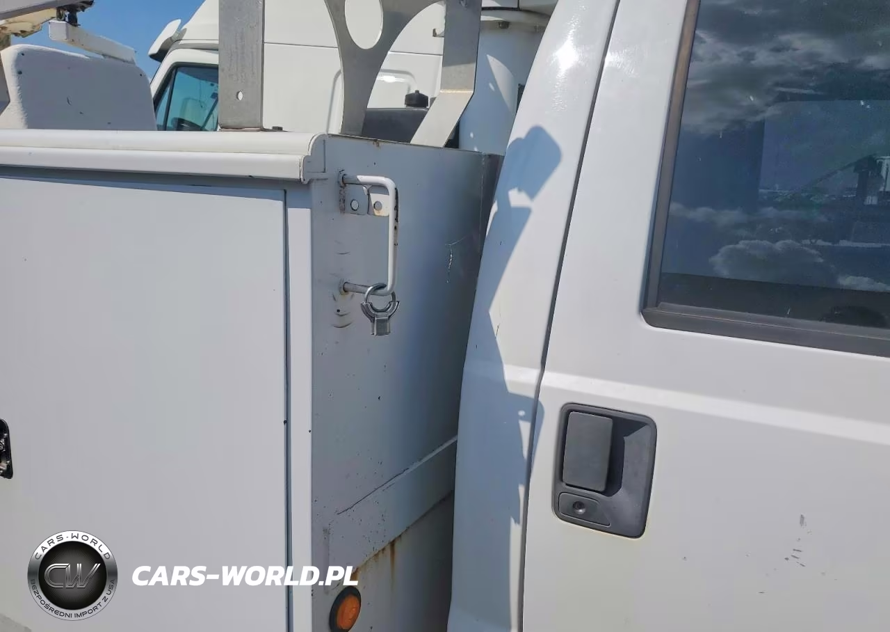 2008 Ford F450 Super Duty Bucket Truck VIN:1FDXF46R08ED05101 - 10
