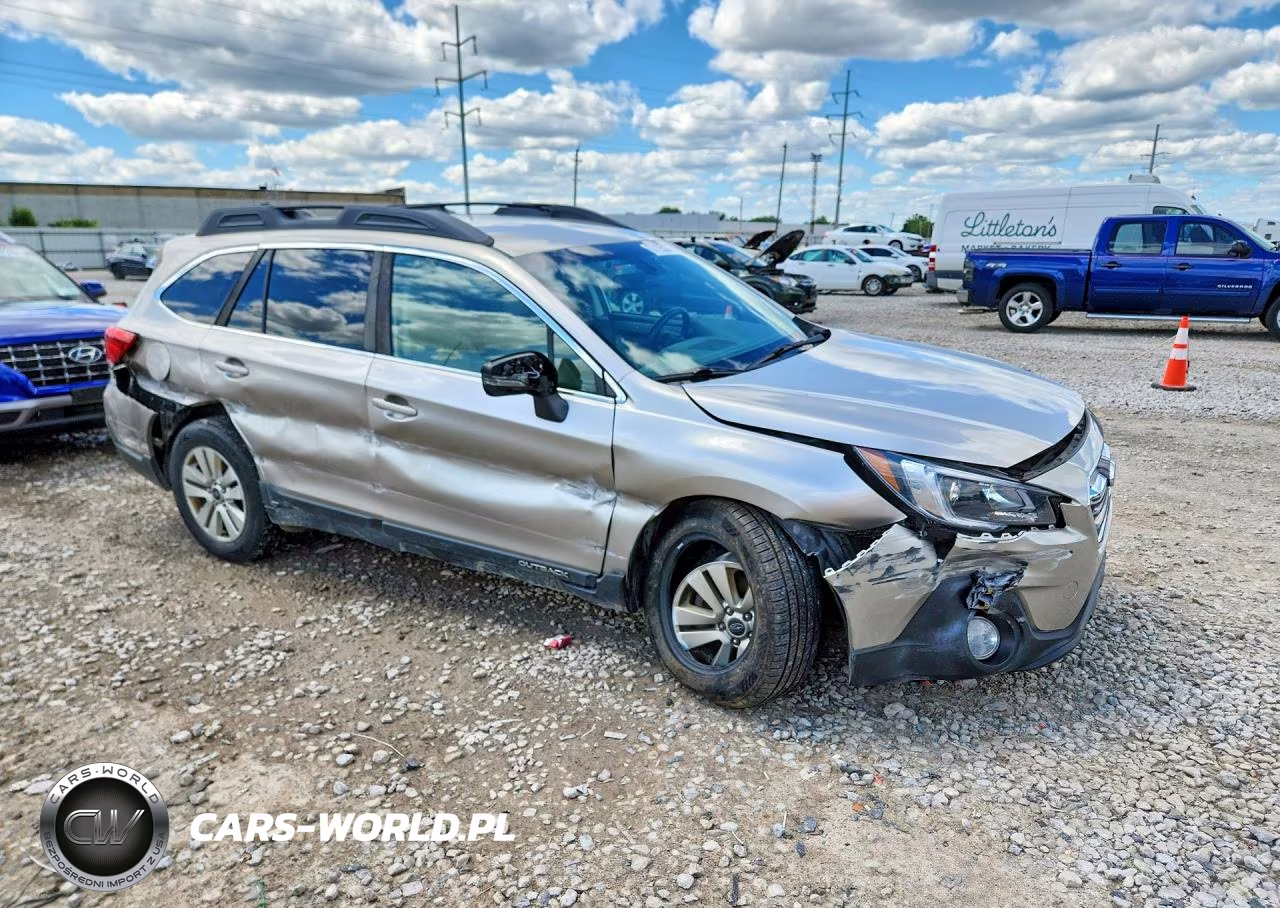 2018 Subaru Outback 2.5I Premium VIN:4S4BSAFC5J3270914 - 4