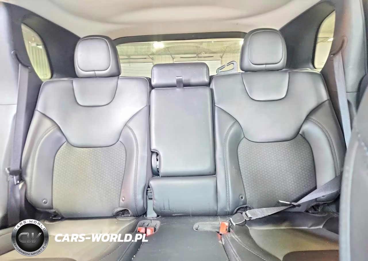 2019 Jeep Cherokee Latitude Plus VIN:1C4PJLLB4KD439577 - 10