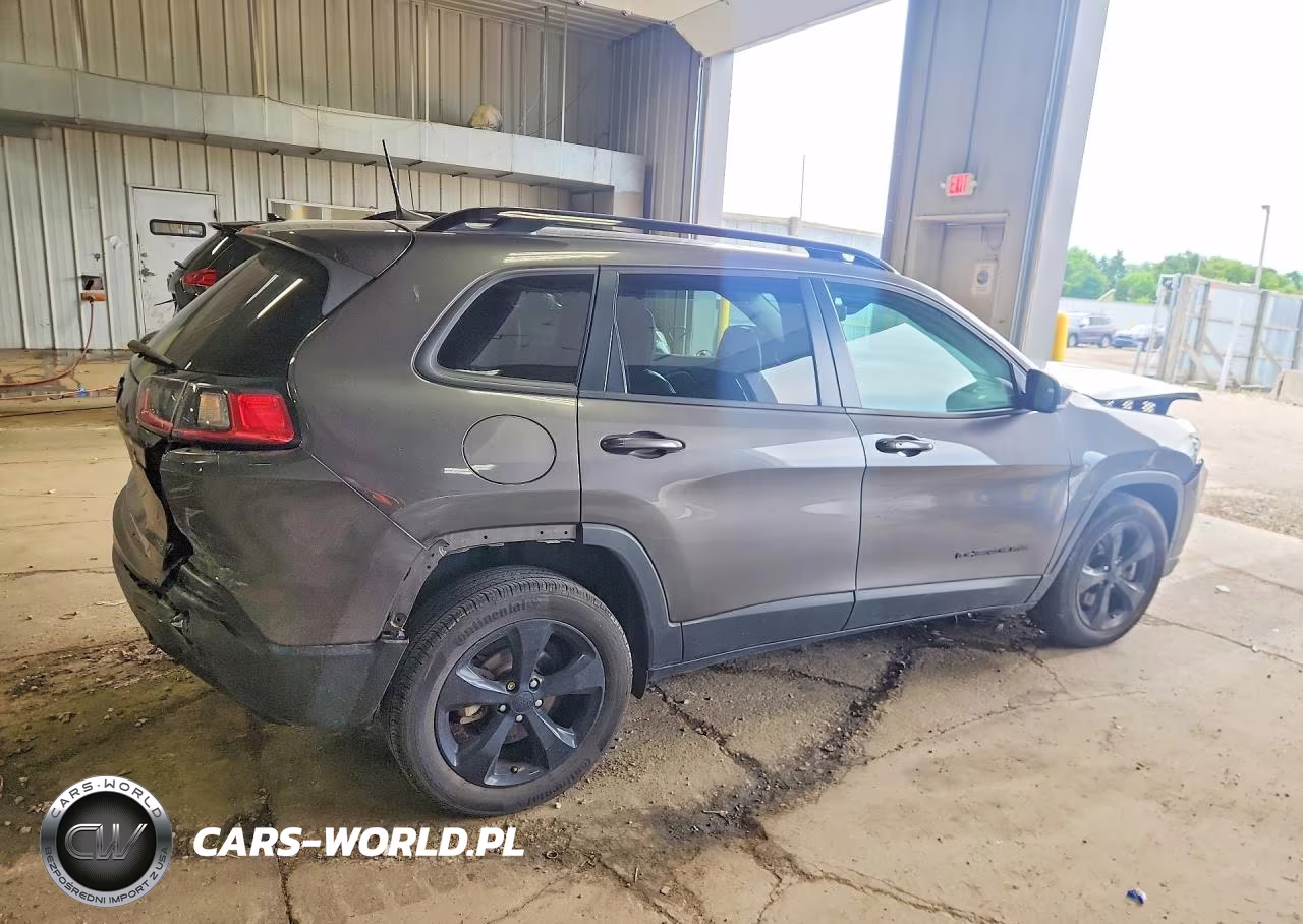 2019 Jeep Cherokee Latitude Plus VIN:1C4PJLLB4KD439577 - 3