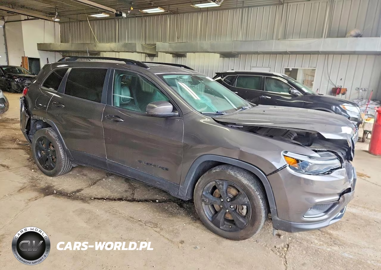 2019 Jeep Cherokee Latitude Plus VIN:1C4PJLLB4KD439577 - 4