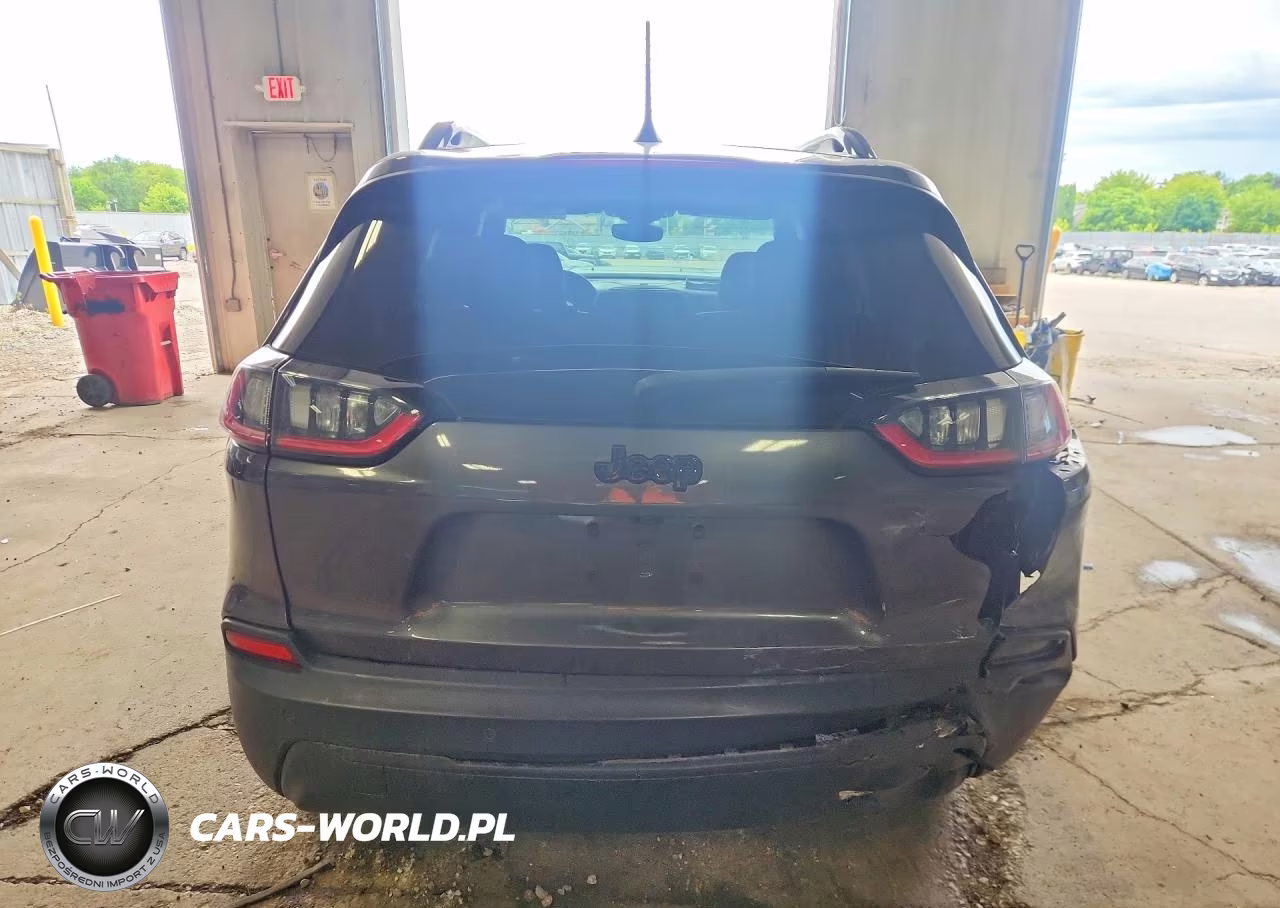 2019 Jeep Cherokee Latitude Plus VIN:1C4PJLLB4KD439577 - 6