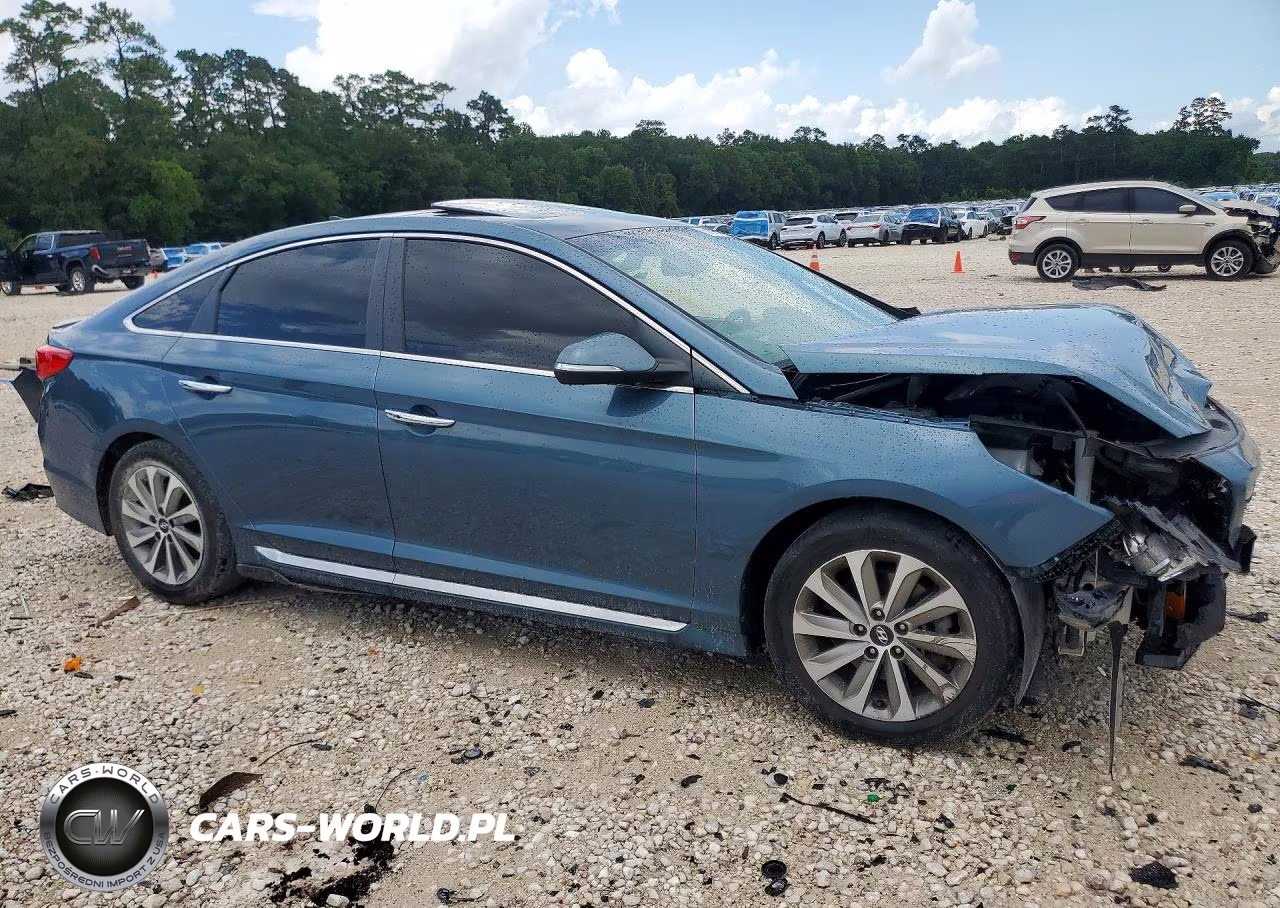 2016 Hyundai Sonata Sport VIN:5NPE34AF0GH422662 - 4