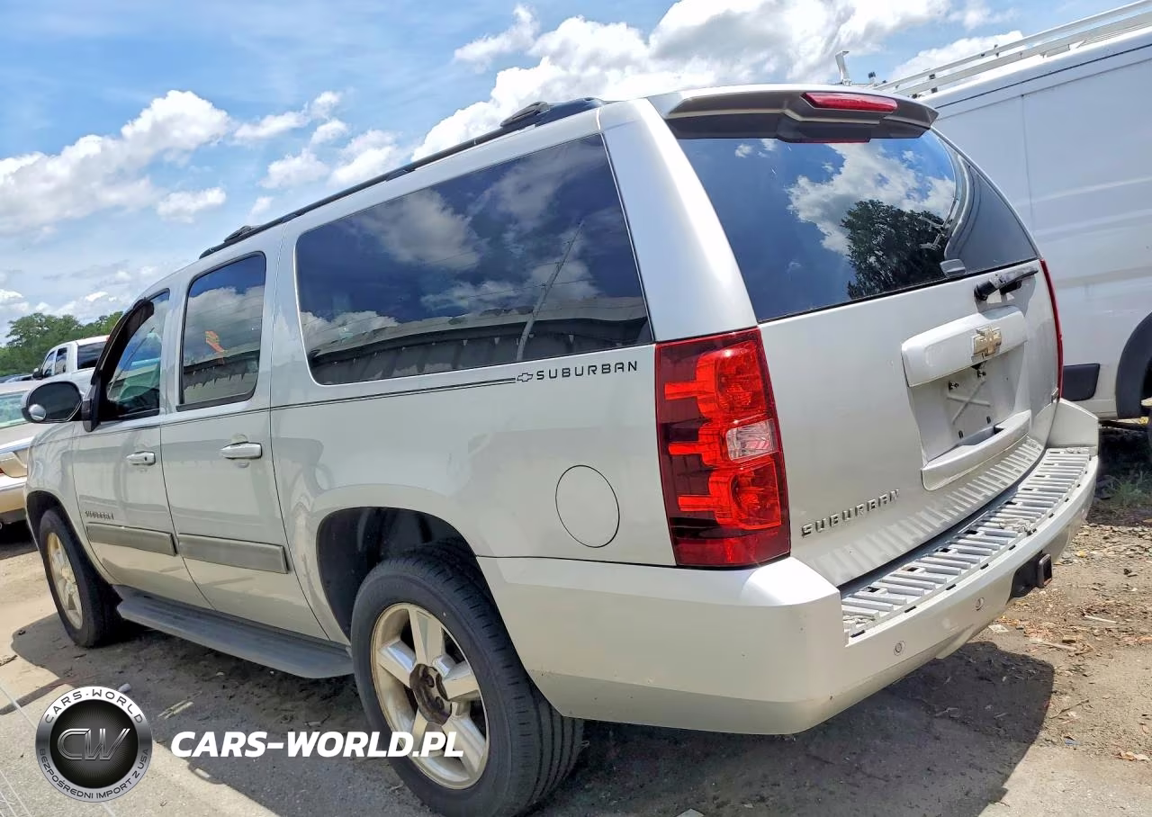 2011 Chevrolet Suburban C1500 Ls VIN:1GNSCHE02BR147983 - 2