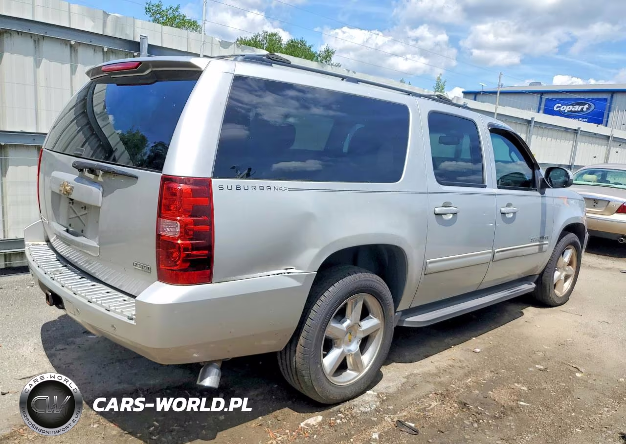 2011 Chevrolet Suburban C1500 Ls VIN:1GNSCHE02BR147983 - 3