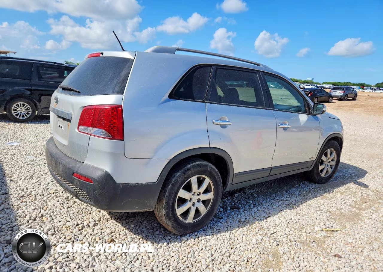 2011 Kia Sorento Lx VIN:5XYKTDA21DG327630 - 3