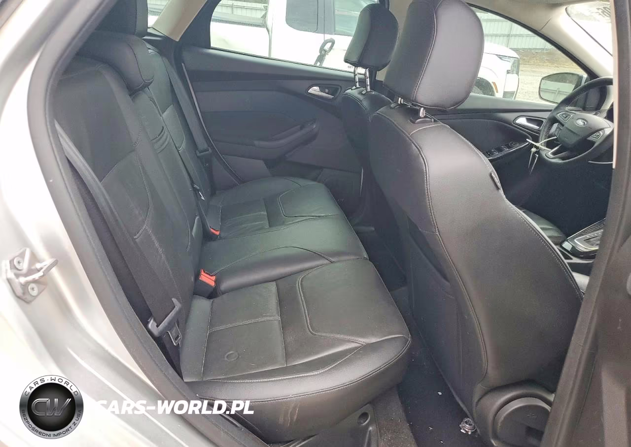 2015 Ford Focus Titanium VIN:1FADP3N28FL248132 - 10