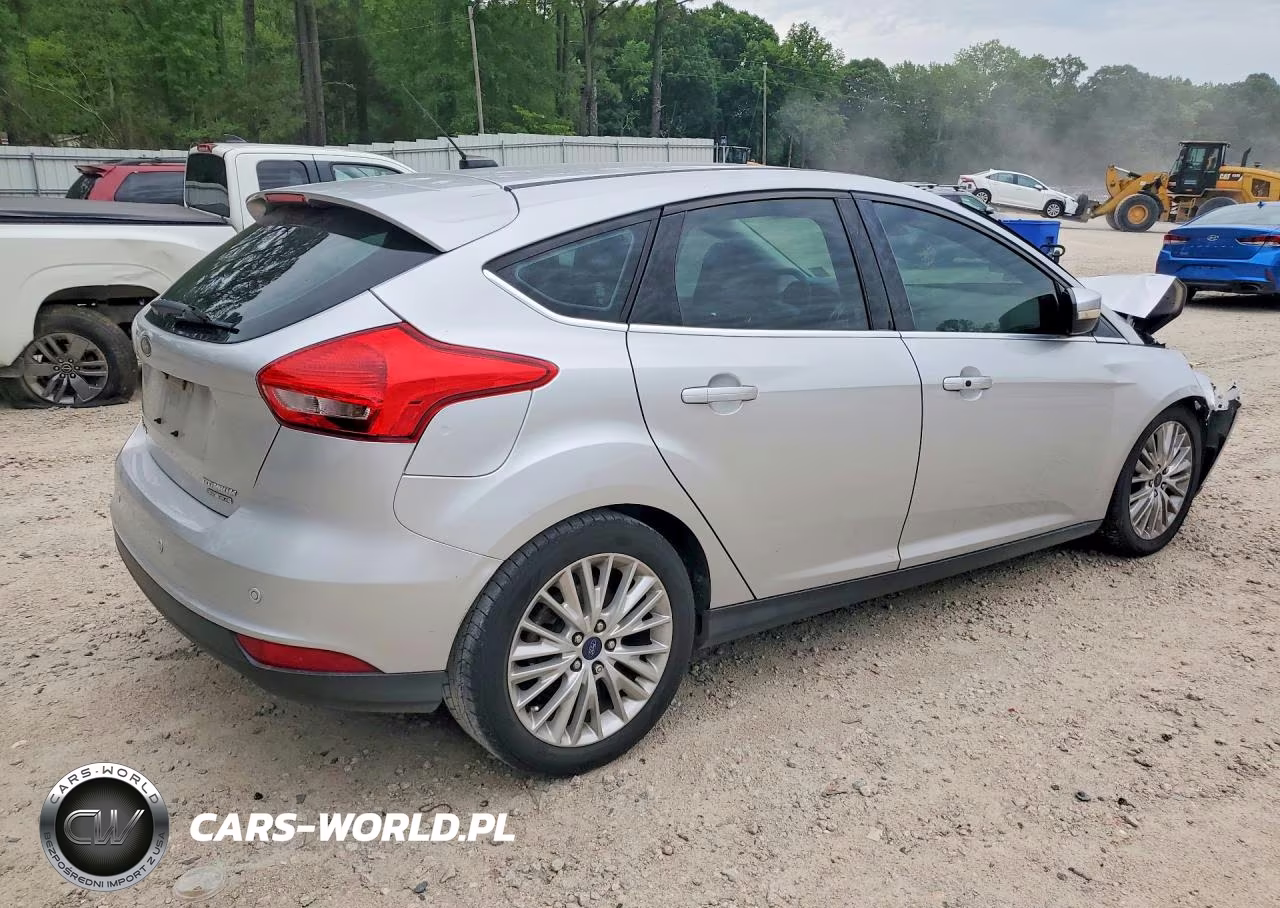 2015 Ford Focus Titanium VIN:1FADP3N28FL248132 - 3