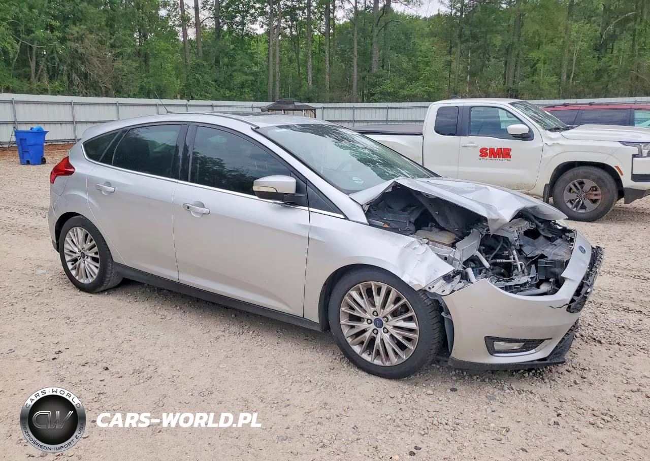 2015 Ford Focus Titanium VIN:1FADP3N28FL248132 - 4