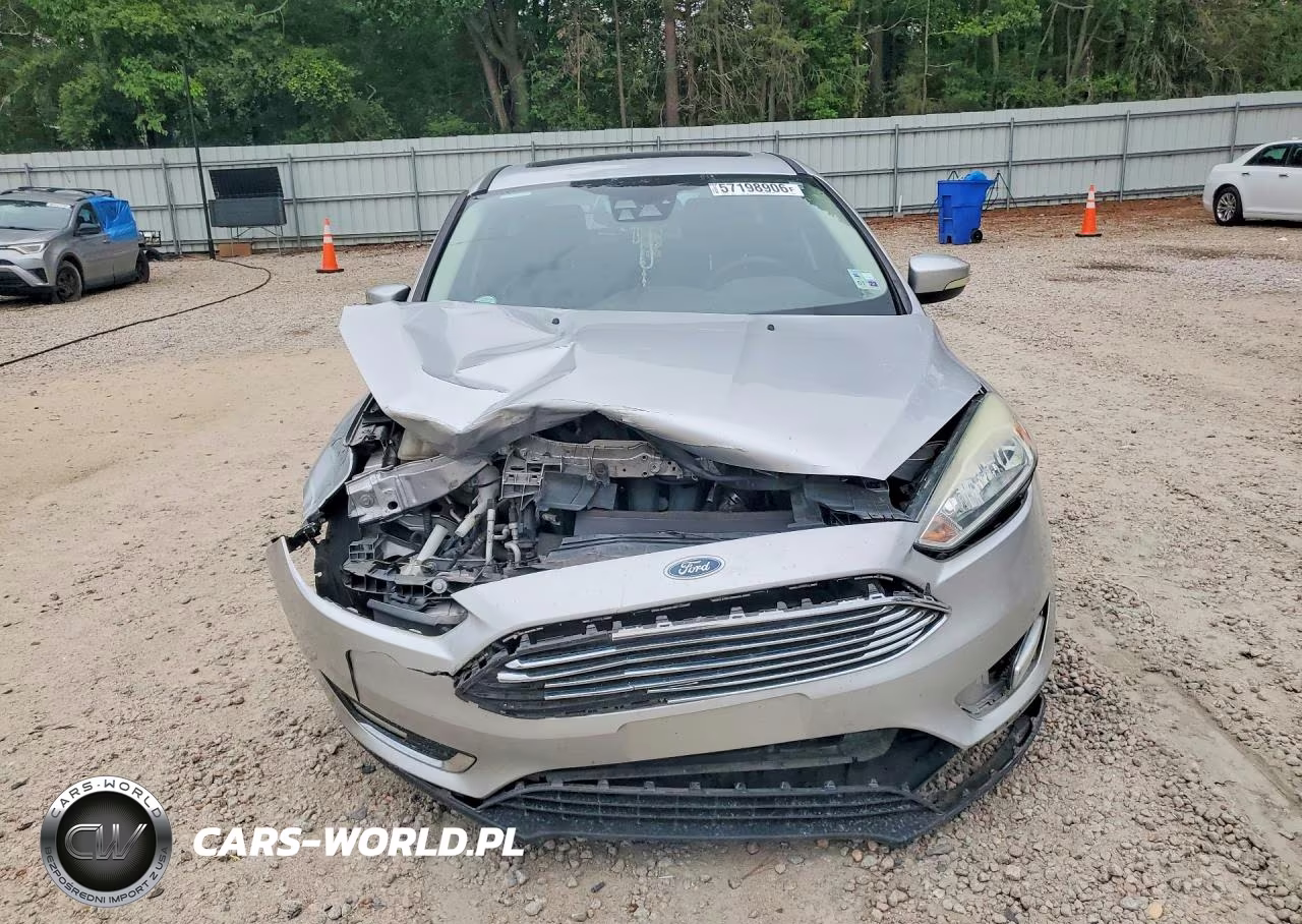 2015 Ford Focus Titanium VIN:1FADP3N28FL248132 - 5