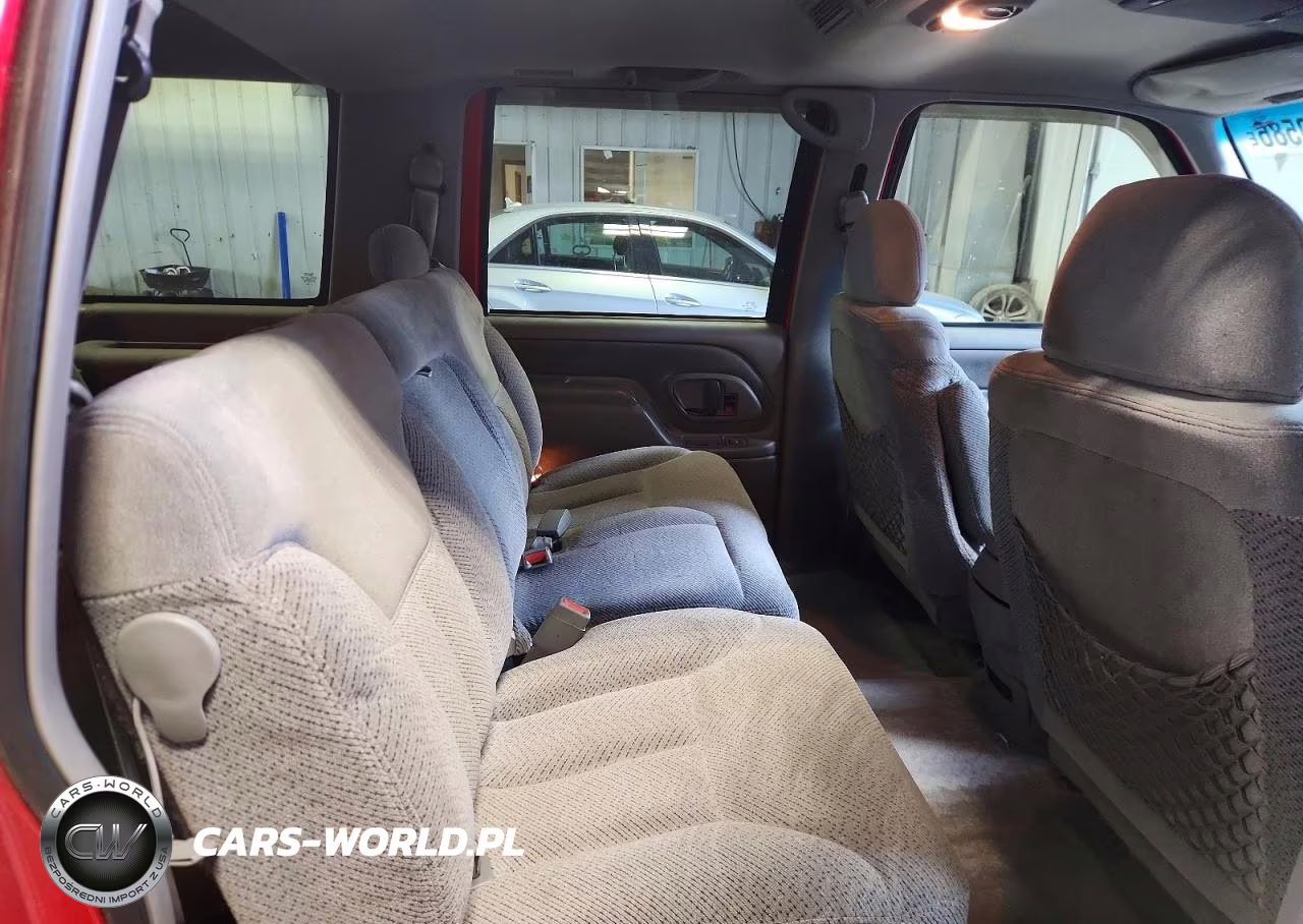 1997 Chevrolet Suburban K1500 VIN:1GNFK16RXVJ364113 - 11