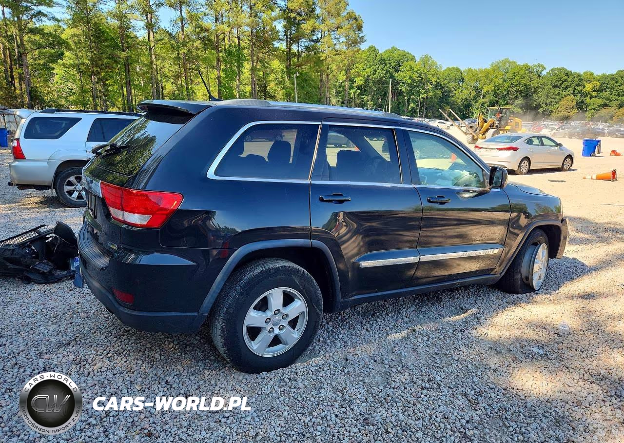 2013 Jeep Grand Cherokee Laredo VIN:1C4RJEAG4DC569435 - 3