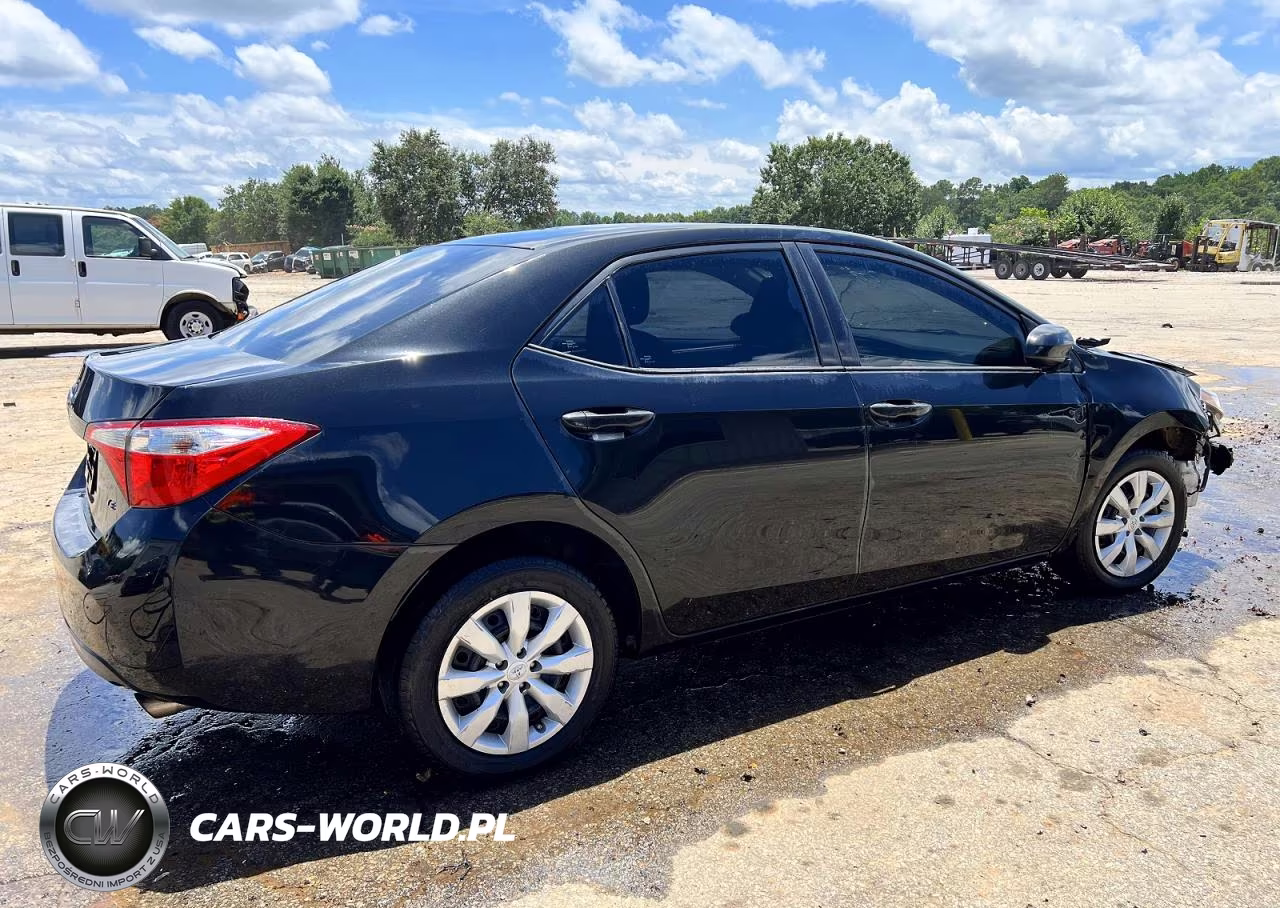 2015 Toyota Corolla Le VIN:5YFBURHE9FP224786 - 3
