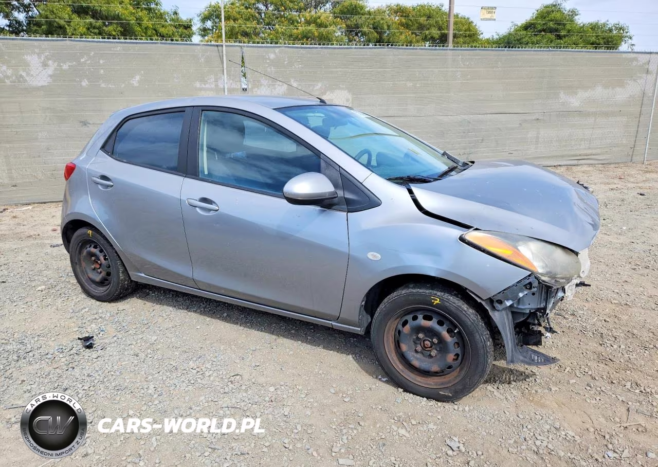 2014 Mazda Mazda2 Sport VIN:JM1DE1KZ1E0173022 - 4