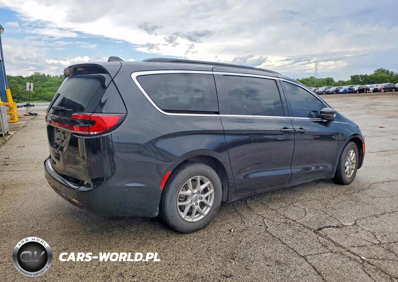 2022 Chrysler Pacifica Touring L VIN:2C4RC1BG3NR212953 - 3