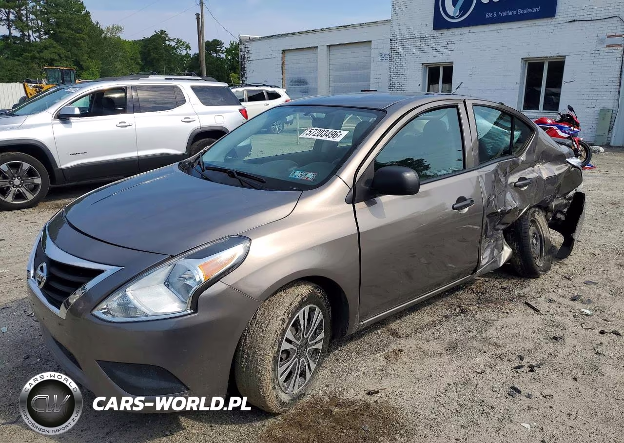 2015 Nissan Versa 1.6 S Plus – zdjęcie 1 z 12