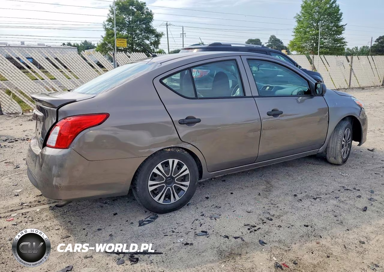 2015 Nissan Versa 1.6 S Plus VIN:3N1CN7AP8FL913607 - 3