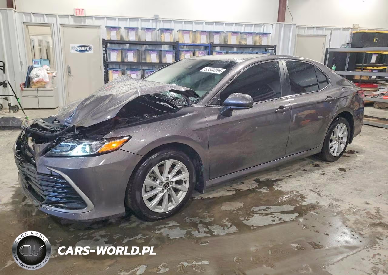 2022 Toyota Camry Le – zdjęcie 1 z 12