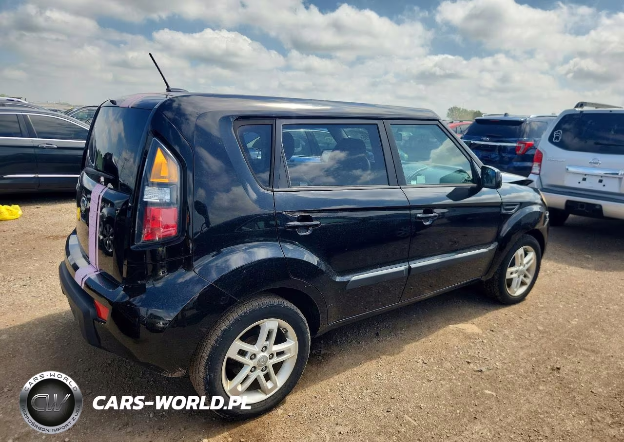 2011 Kia Soul + VIN:KNDJT2A27B7283255 - 3