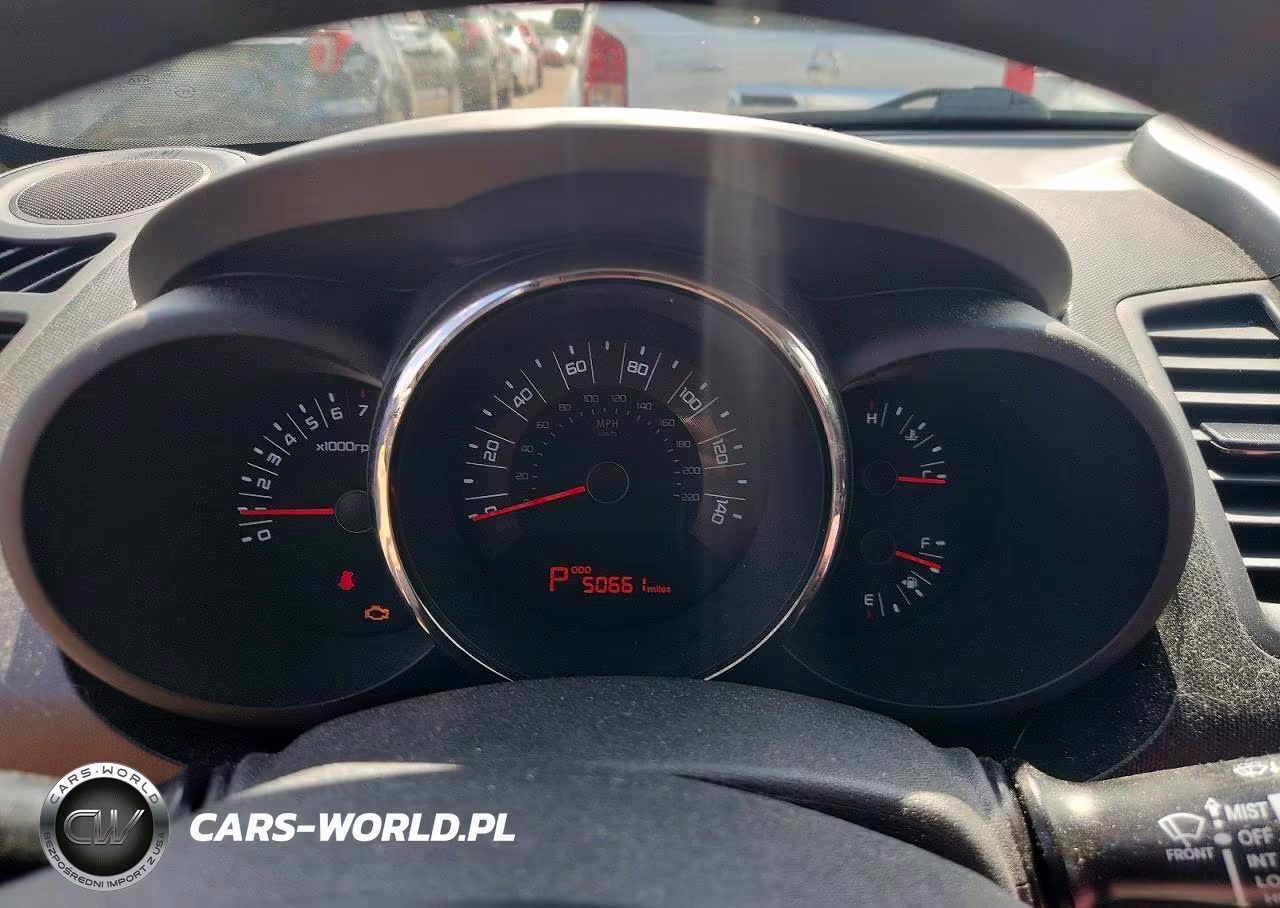 2011 Kia Soul + VIN:KNDJT2A27B7283255 - 9