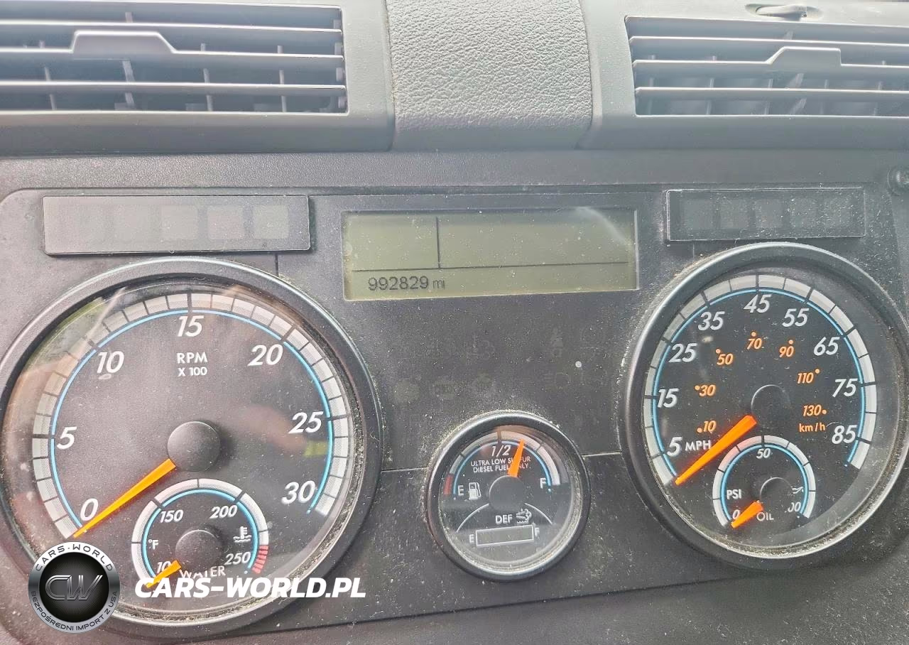 2016 Freightliner Cascadia 125" Sleeper Cab Semi Truck VIN:3AKJGLD59GSGX3143 - 8