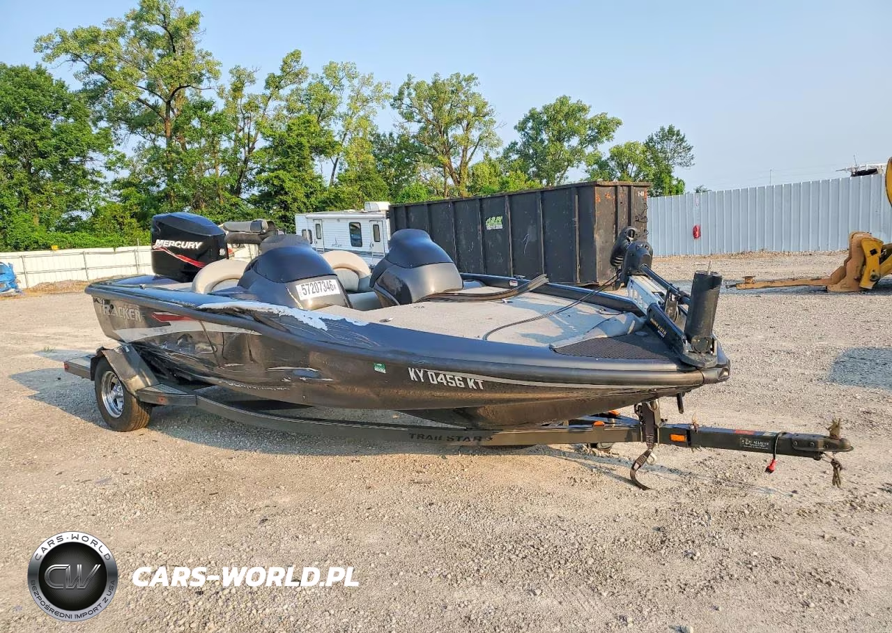 2005 Tracker Boat