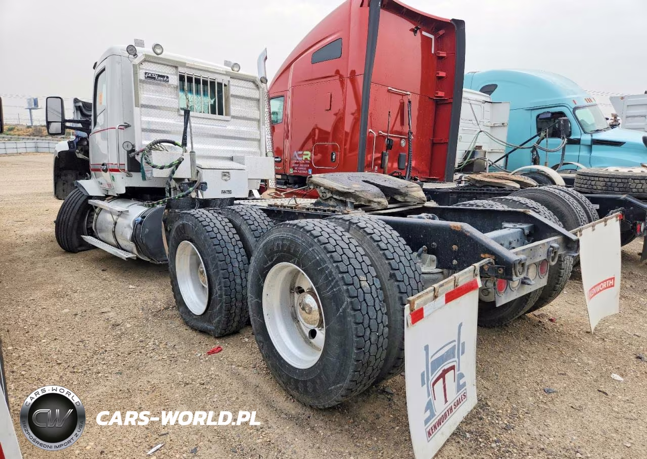 2016 Kenworth T880 Semi Truck VIN:1XKZDP0X9GJ488584 - 3