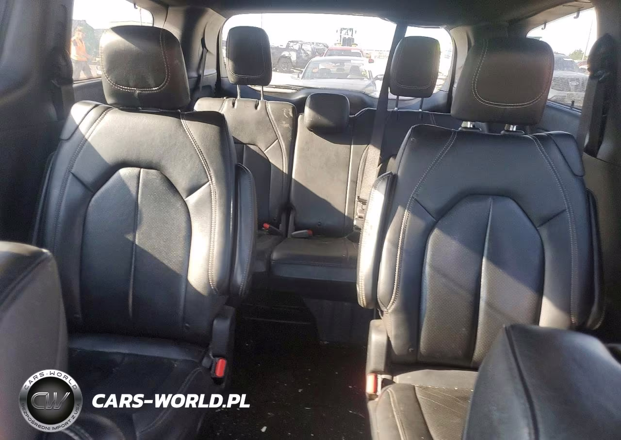 2020 Chrysler Pacifica Touring L Plus VIN:2C4RC1EGXLR132834 - 10